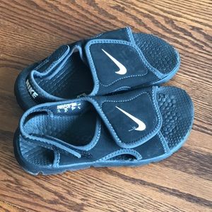 Boys NIKE sandals. Good used condition!